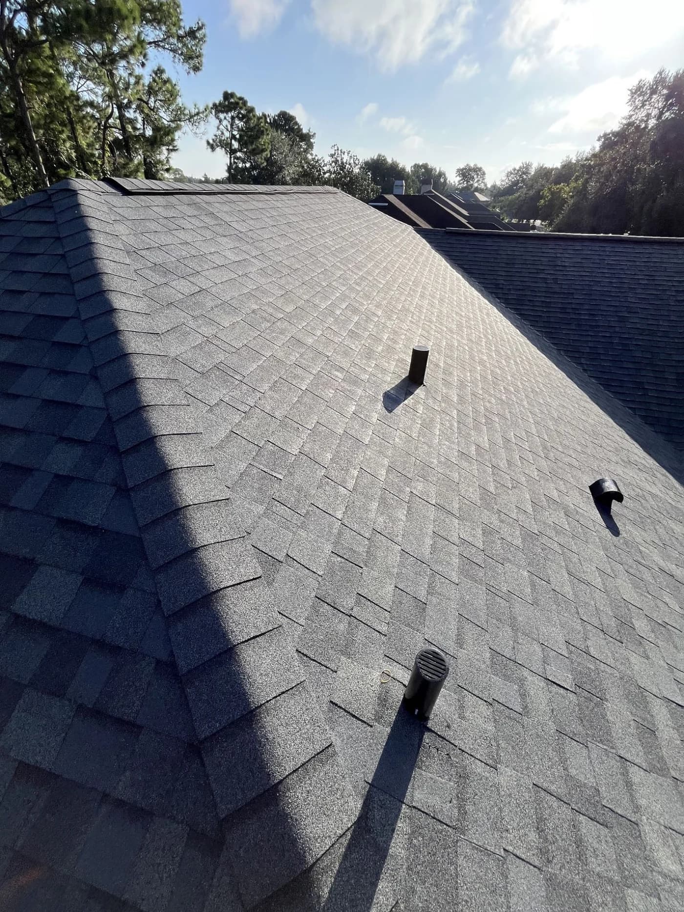 New architectural shingle roof installed by Universal Roof & Contracting in Florida