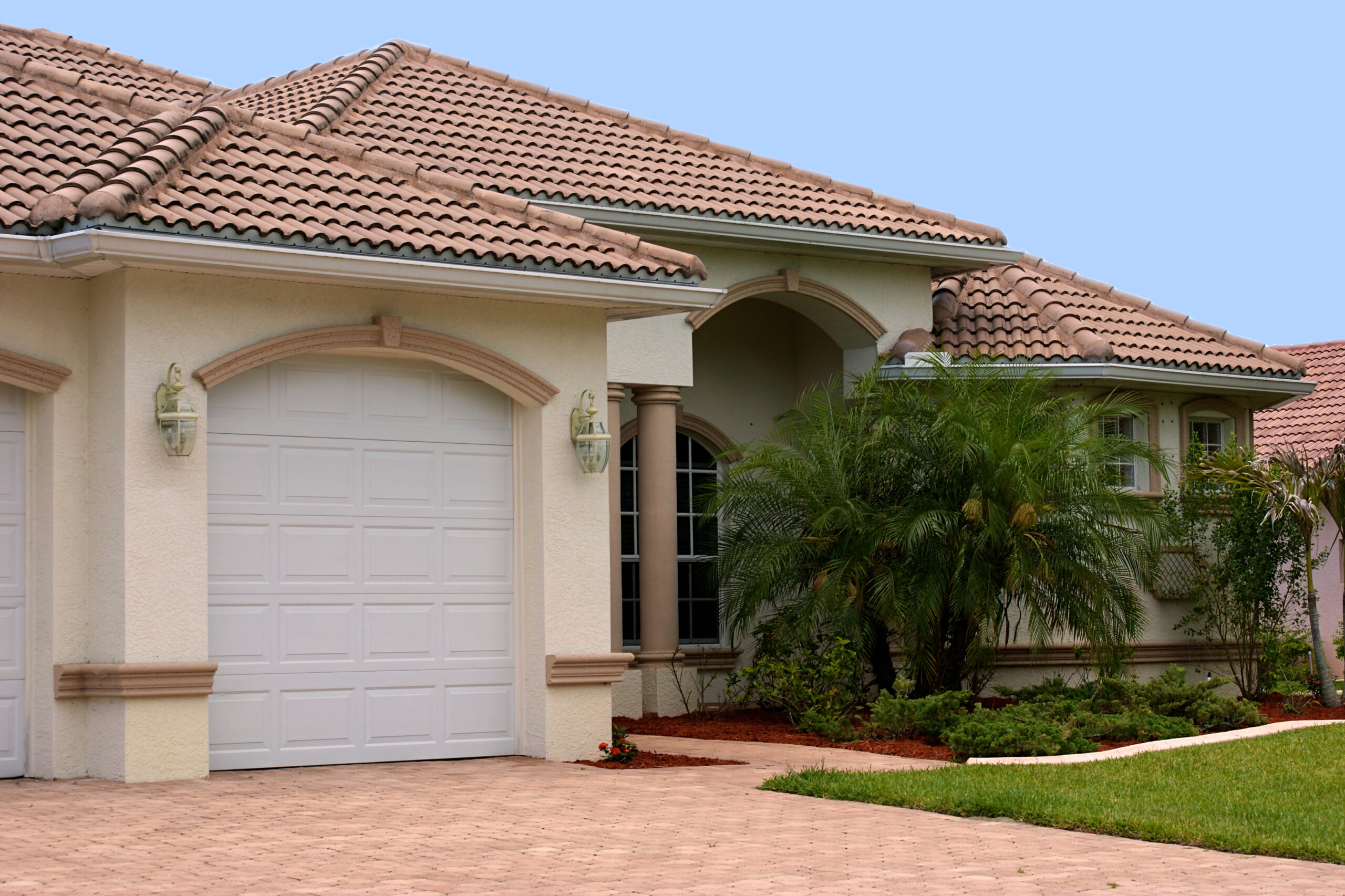 House in Orlando with red Spanish tile roofing