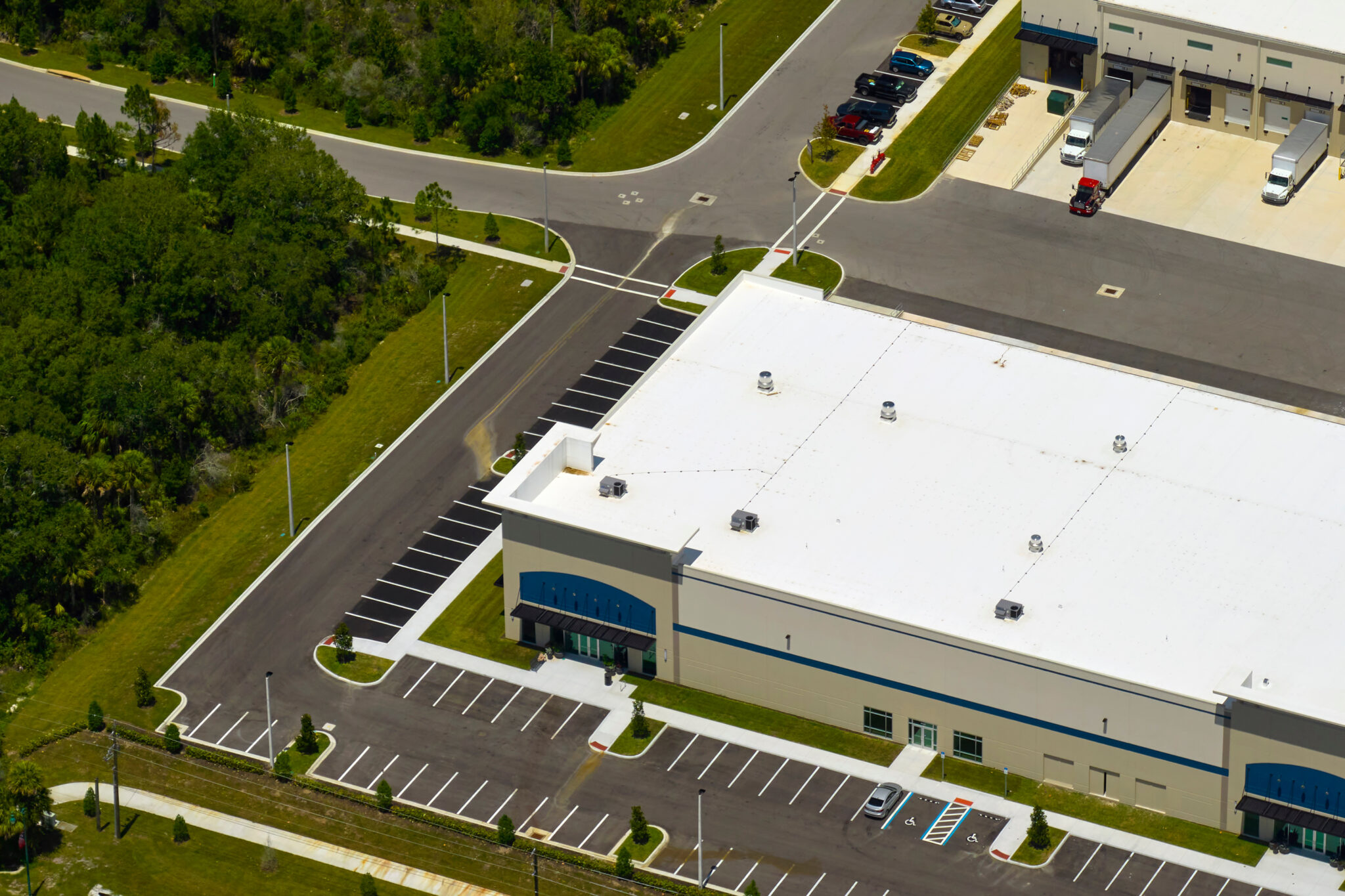 Flat roof on a commercial building in Jacksonville, FL