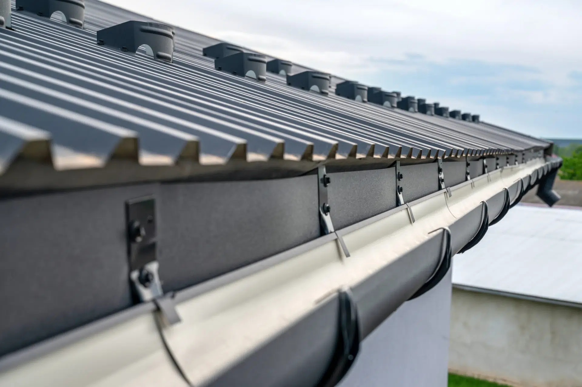 best roofing company near me for gutters on brown metal roof In Fernandina Beach, FL | Universal Roofing & Contracting